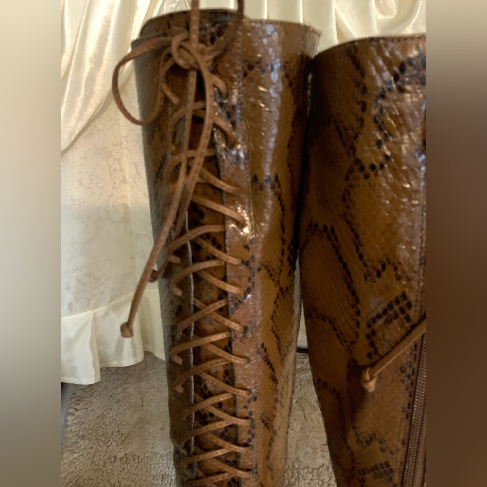 SCHUTZ - Picture 2 of 12